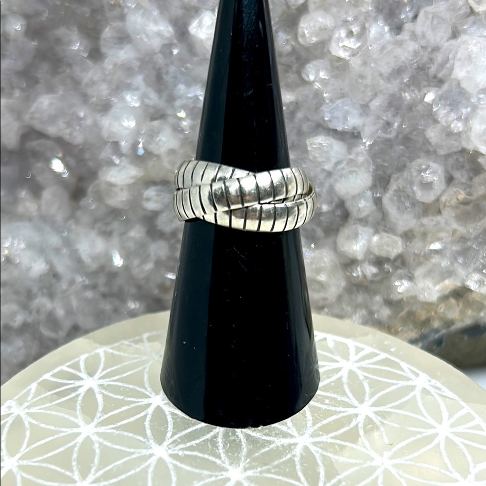 Vintage Interlocking Silver Band Ring - image 1